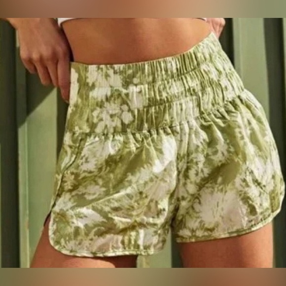 🔥 Free People Green “The Way Home” Running Shorts – Must-Have Activewear! 🔥 - Picture 1 of 8